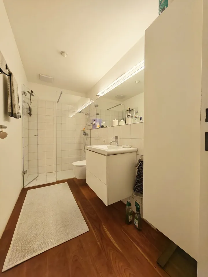 Ampio appartamento di 3,5 locali in una zona tranquilla a Erlenbach con vista sul lago – foto 8 di 11