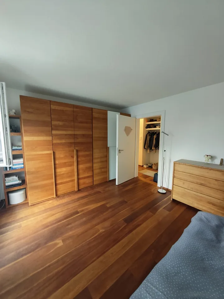 Ampio appartamento di 3,5 locali in una zona tranquilla a Erlenbach con vista sul lago – foto 10 di 11