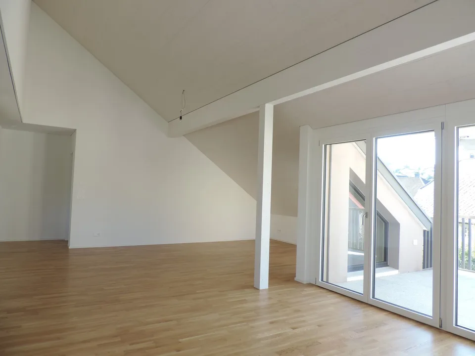 Neuwertige und grosszügige 3.5-Zimmer Dachwohnung – foto 3 di 11