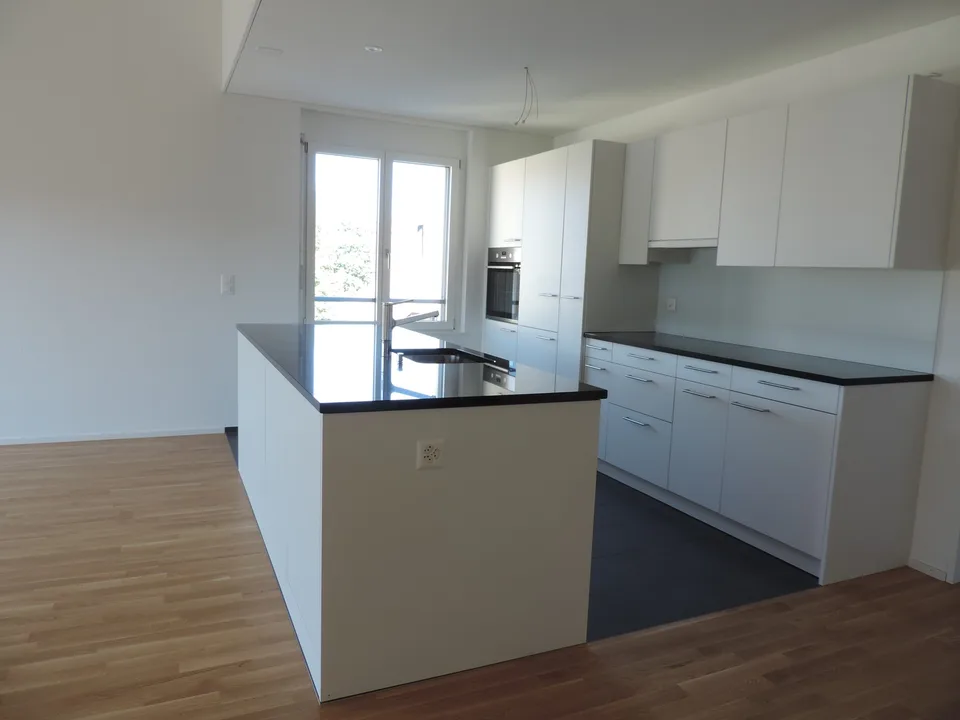 Neuwertige und grosszügige 3.5-Zimmer Dachwohnung – foto 4 di 11
