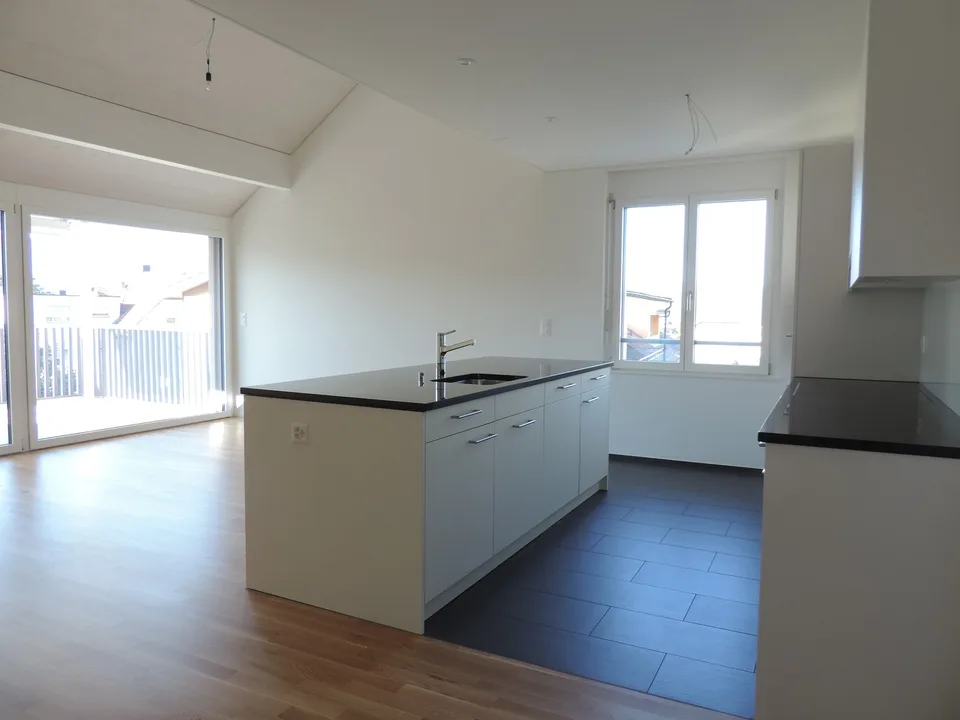 Neuwertige und grosszügige 3.5-Zimmer Dachwohnung – foto 5 di 11