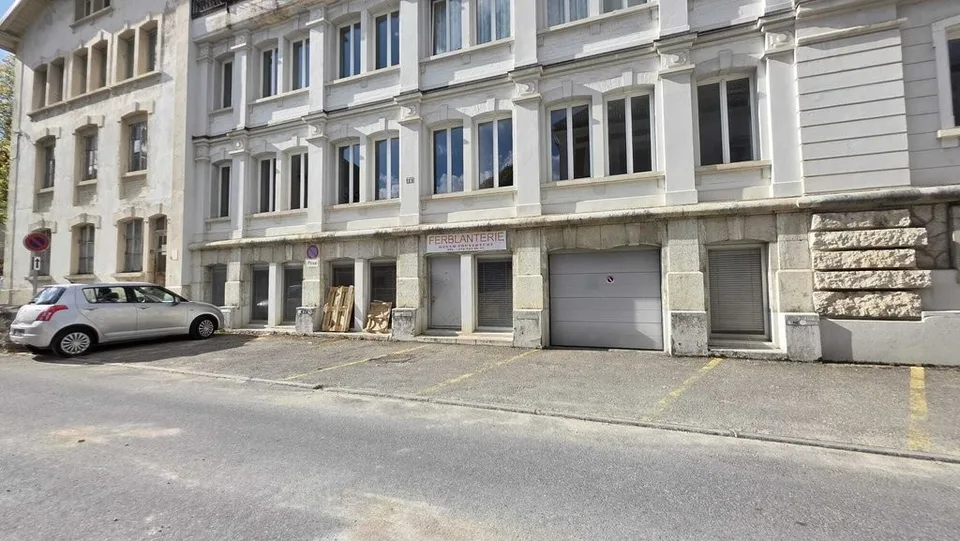 Place de parc à louer à La Chaux-de-Fonds – foto 2 di 4
