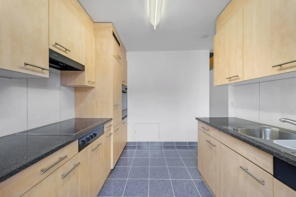 Modern 3.5-room apartment with large balcony – photo 6 of 8