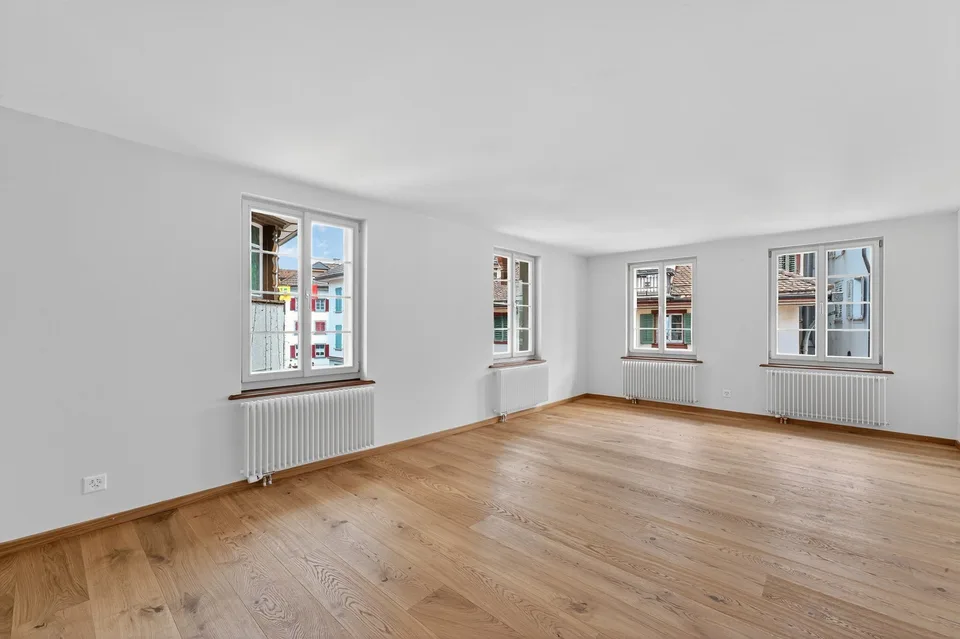 Historisches Juwel neu erstrahlt – 2.5-Zimmerwohnung am Hauptplatz Küssnacht – Foto 3 von 7