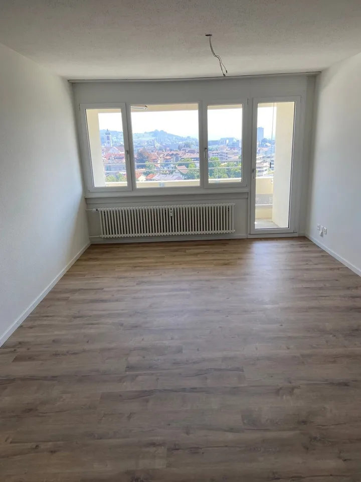 Die Gelegenheit! Moderne 2.5 Z- Wohnung im 12. OG mit sonnigem Balkon – Foto 4 von 10