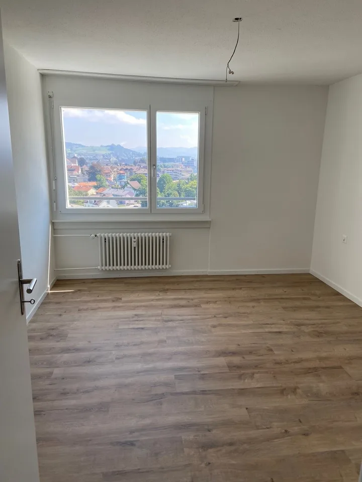 Die Gelegenheit! Moderne 2.5 Z- Wohnung im 12. OG mit sonnigem Balkon – Foto 7 von 10