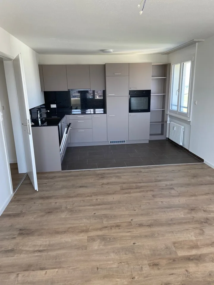 Die Gelegenheit! Moderne 2.5 Z- Wohnung im 12. OG mit sonnigem Balkon – Foto 3 von 10