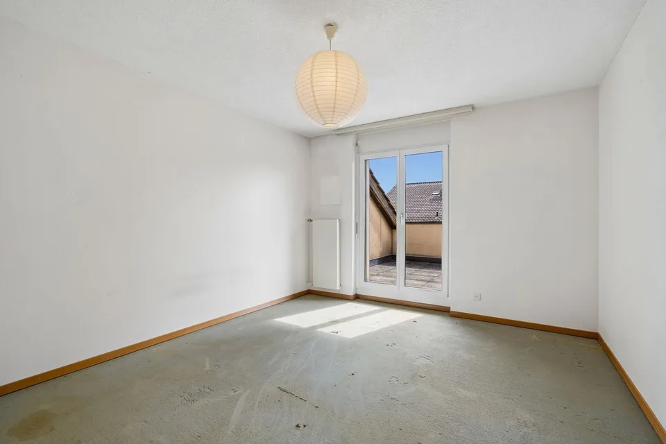 Casa unifamiliare di 6,5 locali adiacente su un lato con potenziale di ristrutturazione – foto 6 di 13