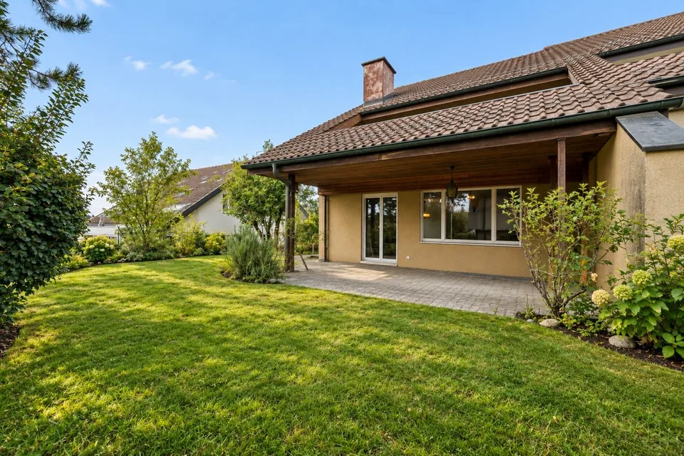 Casa unifamiliare di 6,5 locali adiacente su un lato con potenziale di ristrutturazione – foto 13 di 13