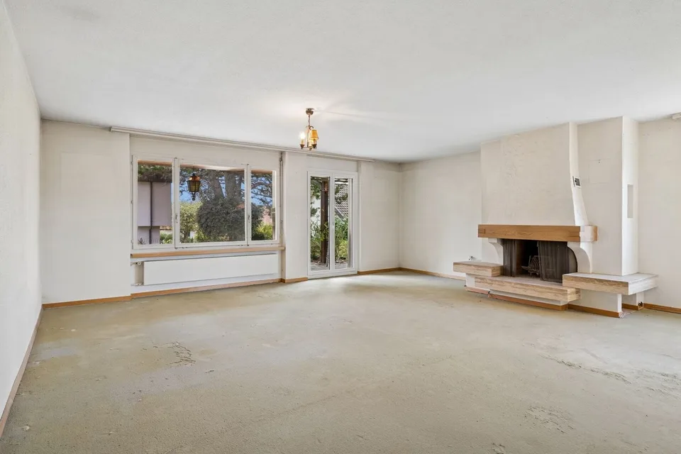 Casa unifamiliare di 6,5 locali adiacente su un lato con potenziale di ristrutturazione – foto 3 di 13