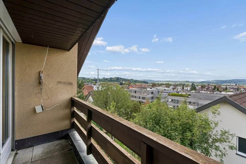 Casa unifamiliare di 6,5 locali adiacente su un lato con potenziale di ristrutturazione – foto 10 di 13