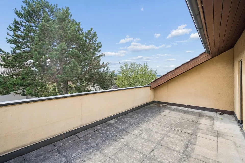 Casa unifamiliare di 6,5 locali adiacente su un lato con potenziale di ristrutturazione – foto 7 di 13