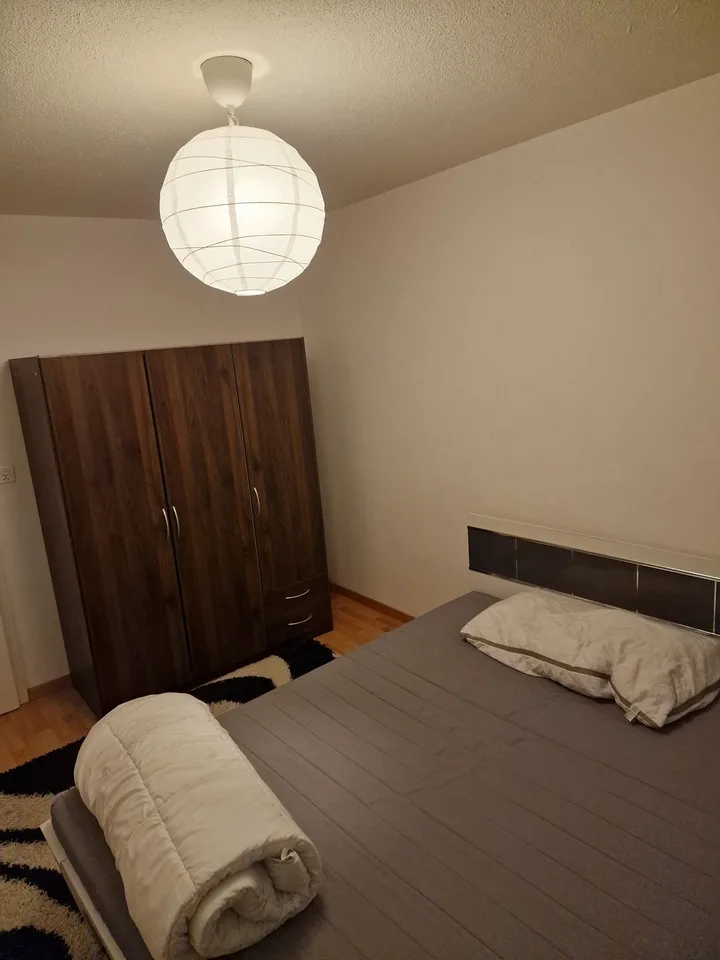 Mitbewohner gesucht in eine 3er WG in einer 4,5 Zimmer Wohnung. Per 01.11.26 – Foto 3 von 5