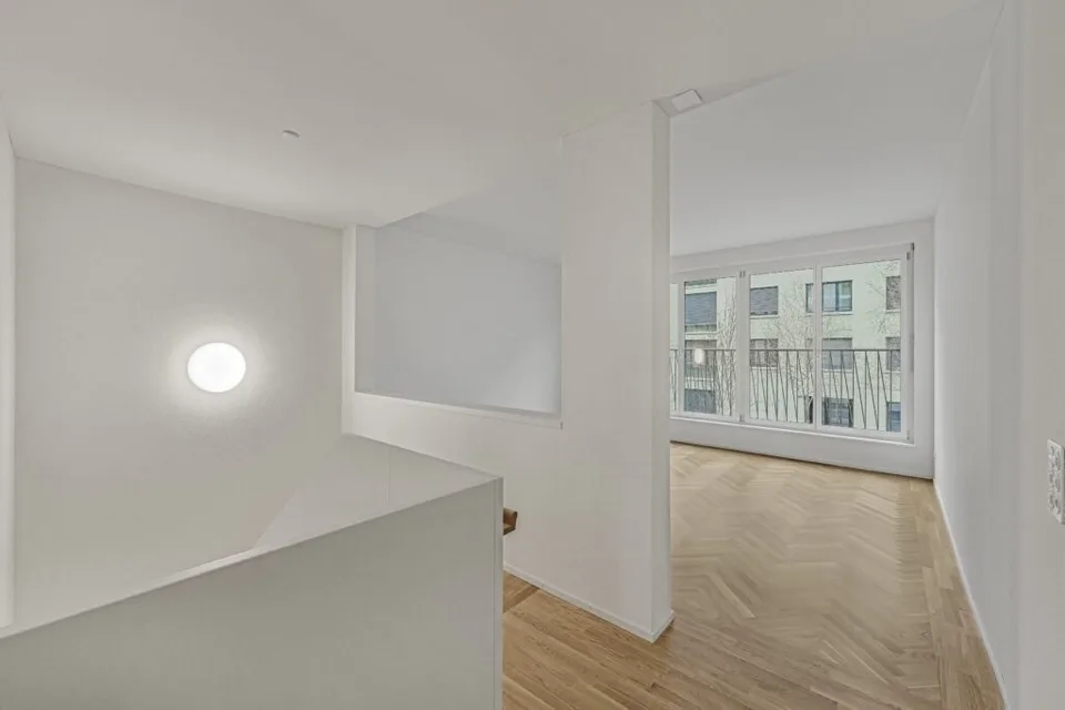 Affascinante appartamento maisonette di 3.5 locali in posizione centrale – foto 3 di 4
