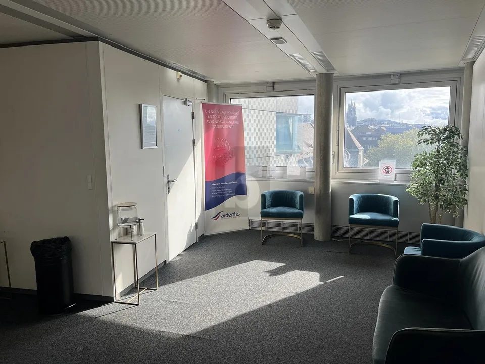 BUREAUX LUMINEUX SUR LA PLACE CHAUDERON ! – foto 4 di 4