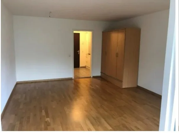 Grosszügige 1.5-Zimmer-Wohnung mit Balkon in Forch – photo 4 sur 5