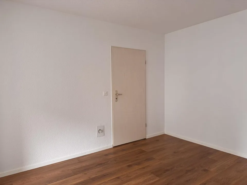 Grosszügige 2.5-Zimmer Wohnung in einem Mehrfamilienhaus – Foto 4 von 5