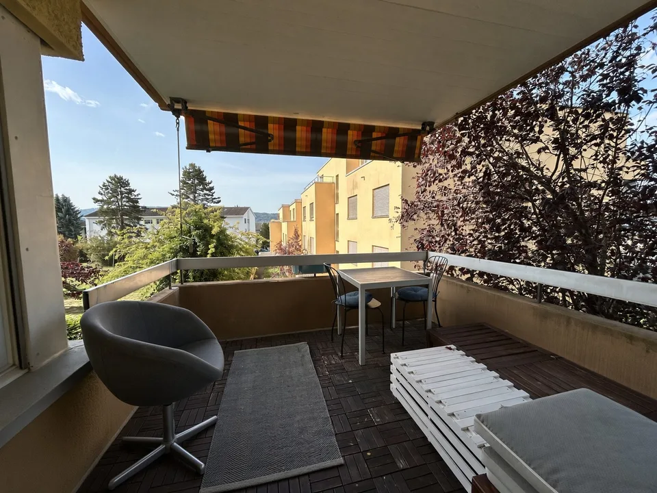 Appartamento di 3.5 locali con balcone soleggiato e vista sulla verde – foto 3 di 13