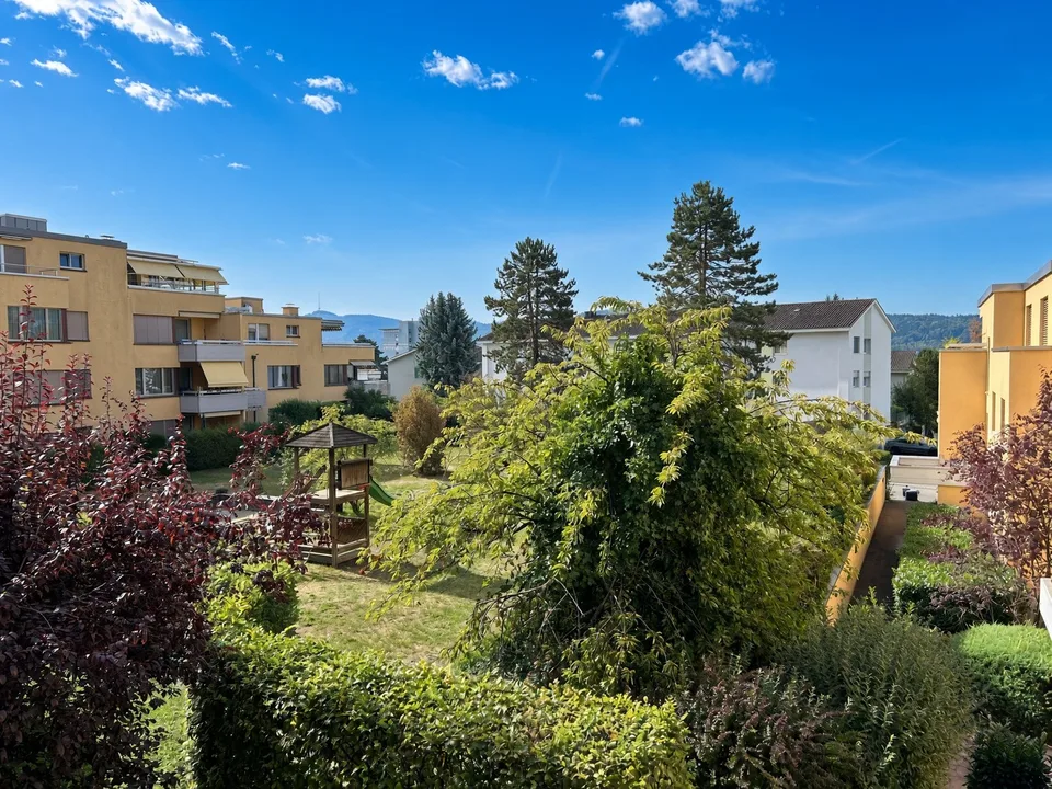 Appartamento di 3.5 locali con balcone soleggiato e vista sulla verde – foto 4 di 13