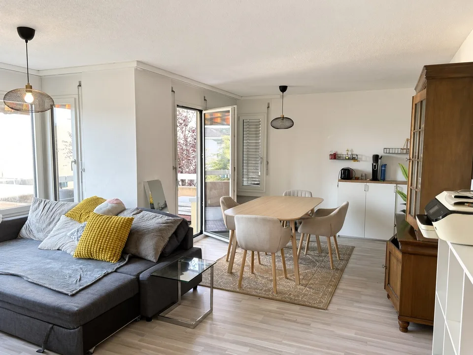 Appartamento di 3.5 locali con balcone soleggiato e vista sulla verde – foto 2 di 13