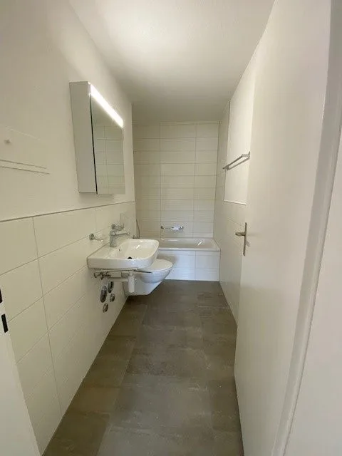Moderne 3.5 Z-Wohnung im 2. OG mit Balkon – Foto 3 von 7
