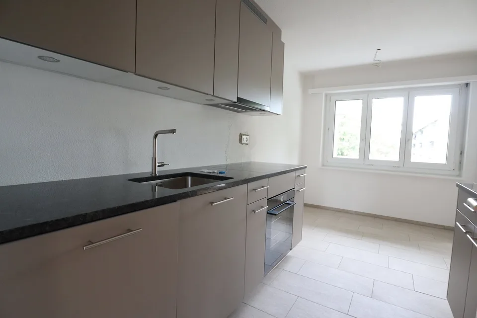 Frisch saniert! Helle 3.5 Z-Wohnung im Mattenbachquartier – foto 2 di 8