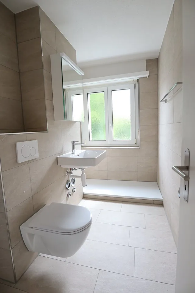 Frisch saniert! Helle 3.5 Z-Wohnung im Mattenbachquartier – foto 3 di 8