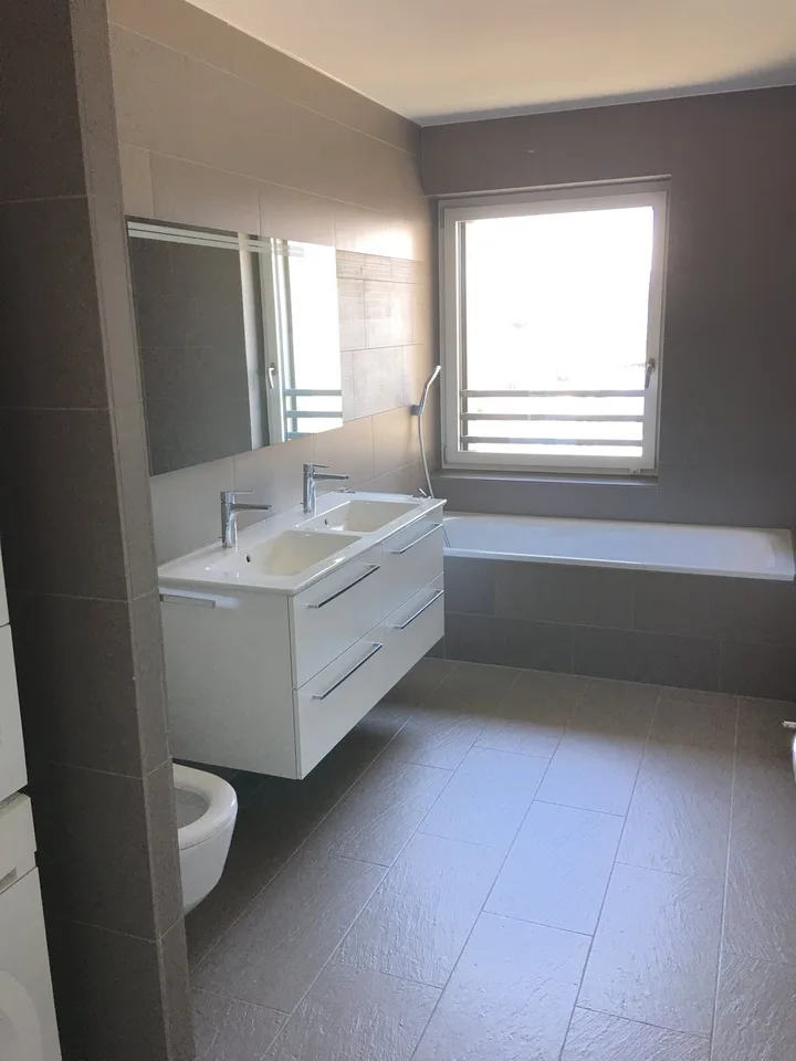 Exklusiv und zentral - 4.5 Zimmer mit Aussicht über die Dächer von Uster – Foto 10 von 13