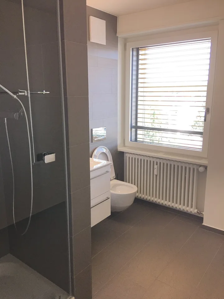 Exklusiv und zentral - 4.5 Zimmer mit Aussicht über die Dächer von Uster – Foto 12 von 13