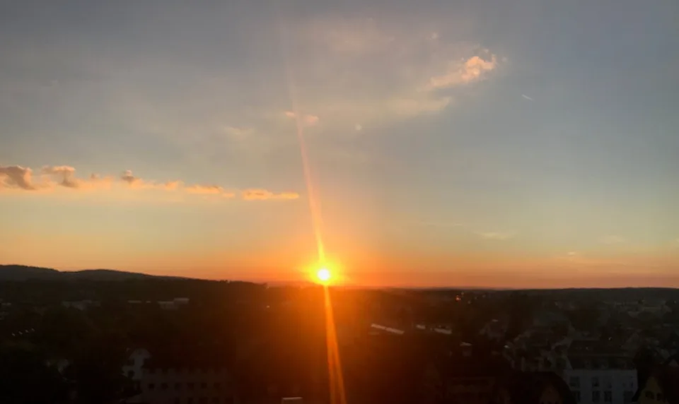 Exklusiv und zentral - 4.5 Zimmer mit Aussicht über die Dächer von Uster – Foto 2 von 13