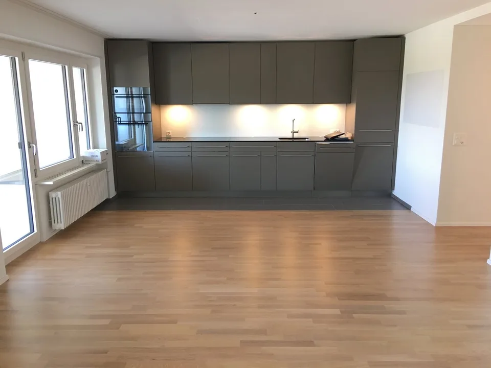 Exklusiv und zentral - 4.5 Zimmer mit Aussicht über die Dächer von Uster – Foto 3 von 13
