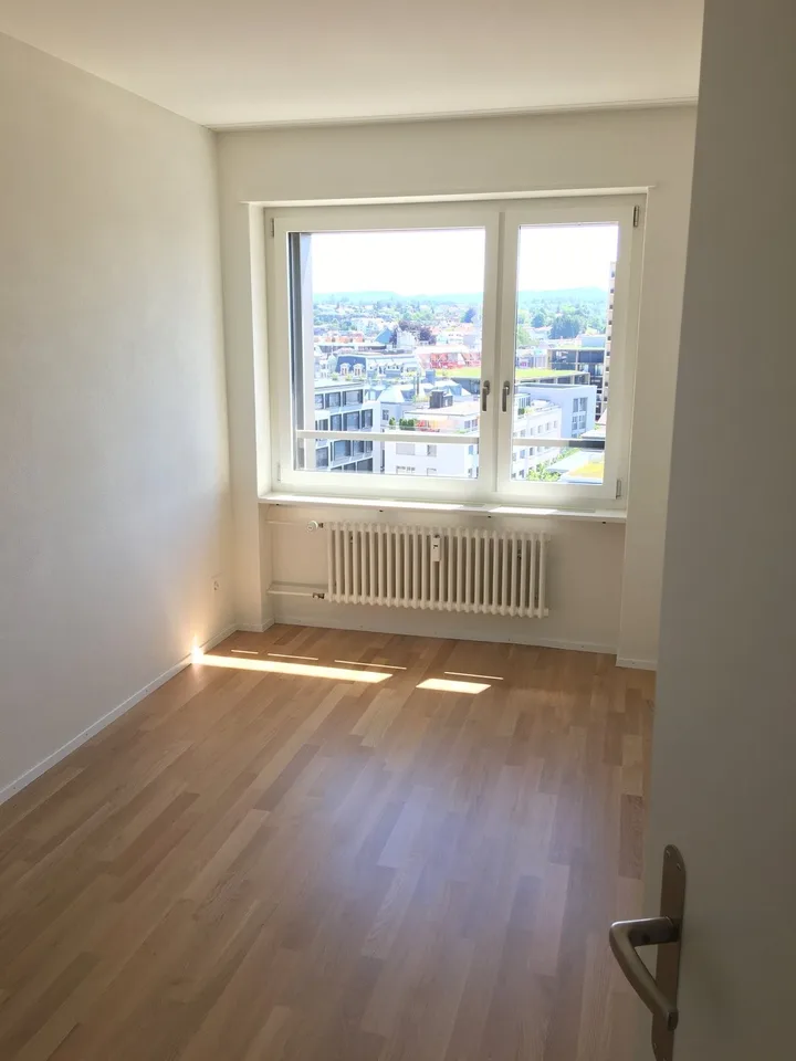Exklusiv und zentral - 4.5 Zimmer mit Aussicht über die Dächer von Uster – Foto 9 von 13
