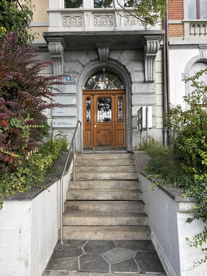 Möbliertes Büro beim Stadelhofen, Konferenzraum und Nebenkosten inklusive – Foto 3 von 11