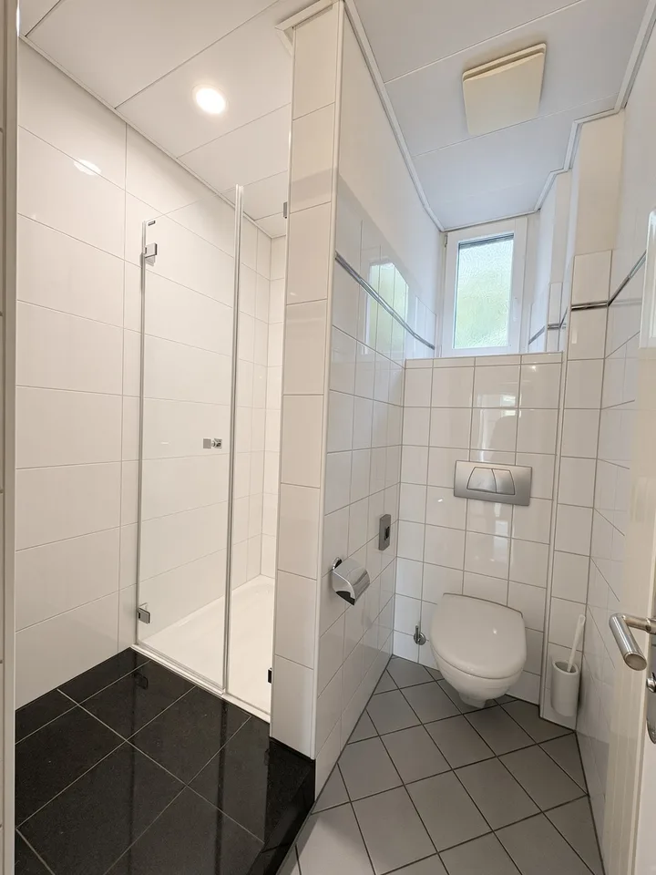 Möbliertes Büro beim Stadelhofen, Konferenzraum und Nebenkosten inklusive – Foto 11 von 11