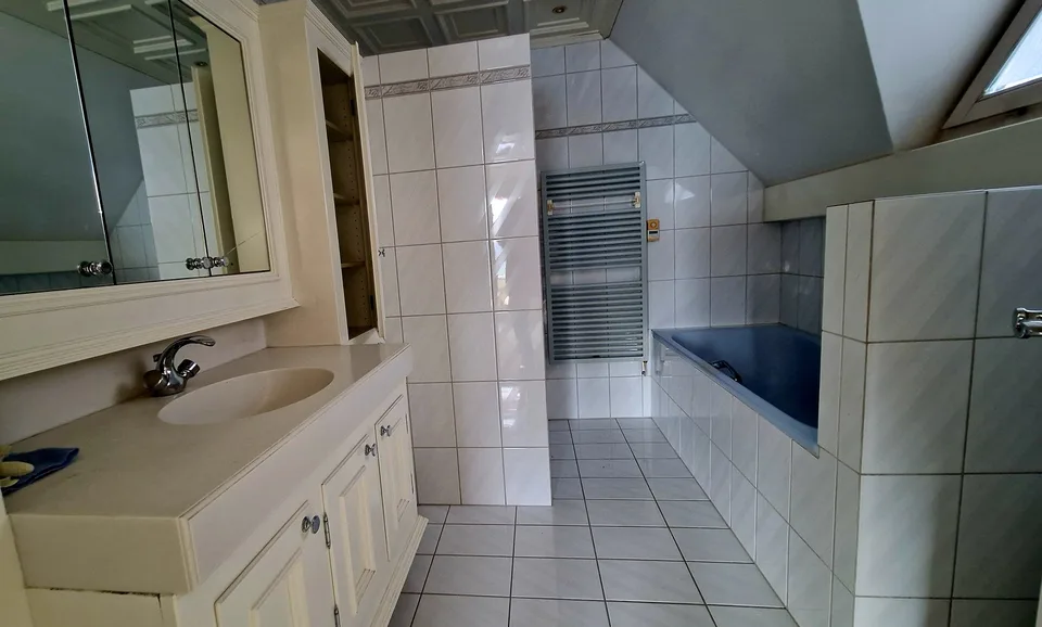 Spezielle Dachgeschosswohnung zu vermieten – Foto 8 von 8