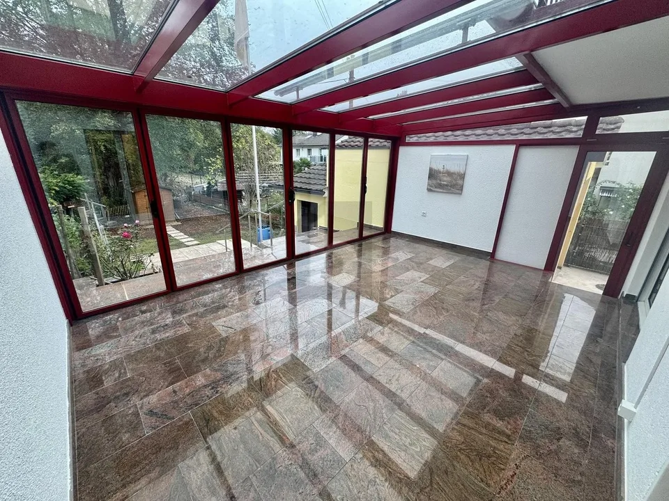 MIT WINTERGARTEN, GARAGE UND GARTEN! – Foto 3 von 4