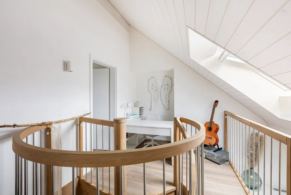 Unique 4.5-Room Duplex Penthouse with Spacious Balcony in Langnau am Albis – foto 23 di 30