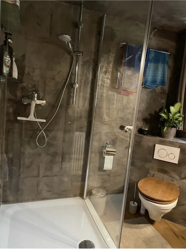 Renovierte 7.5-Zimmer-Wohnung in Jaun, Appartement rénové de 7,5 pièces à Jaun – Foto 2 von 6