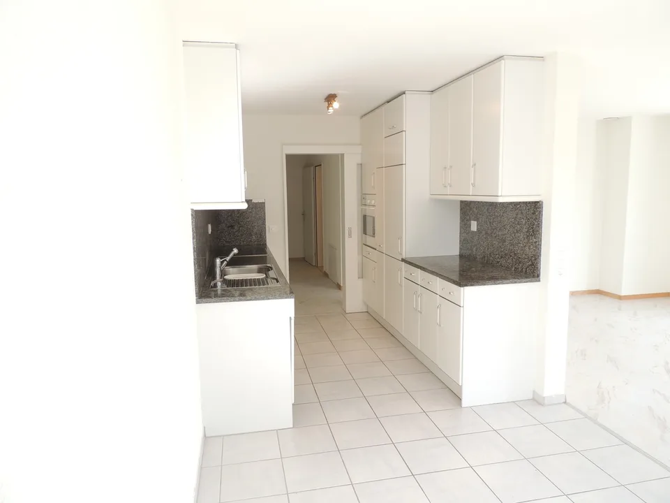 Ruhige und sonnige 3 ½- Zimmer-Wohnung mit herrlicher Weitsicht in die Berge – Foto 7 von 11