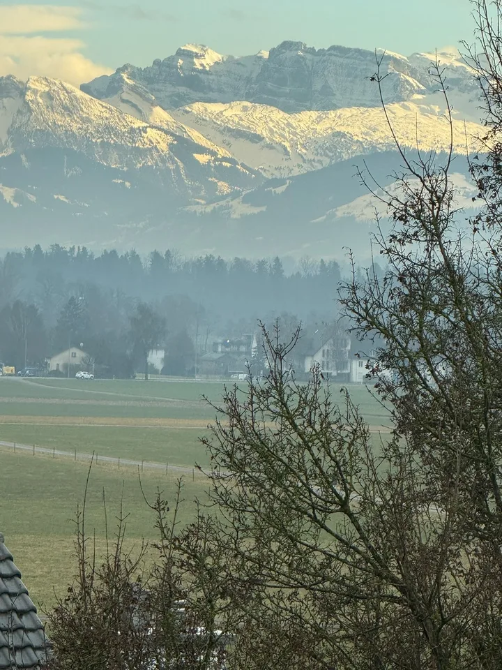 Ruhige und sonnige 3 ½- Zimmer-Wohnung mit herrlicher Weitsicht in die Berge – Foto 5 von 11
