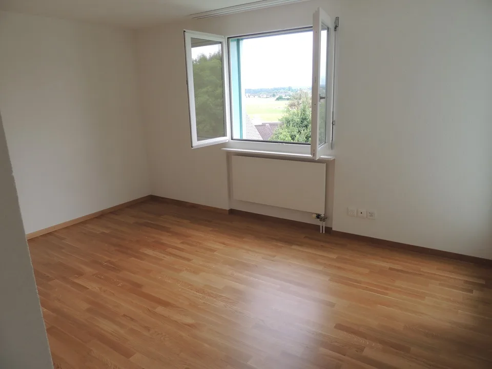 Ruhige und sonnige 3 ½- Zimmer-Wohnung mit herrlicher Weitsicht in die Berge – Foto 8 von 11