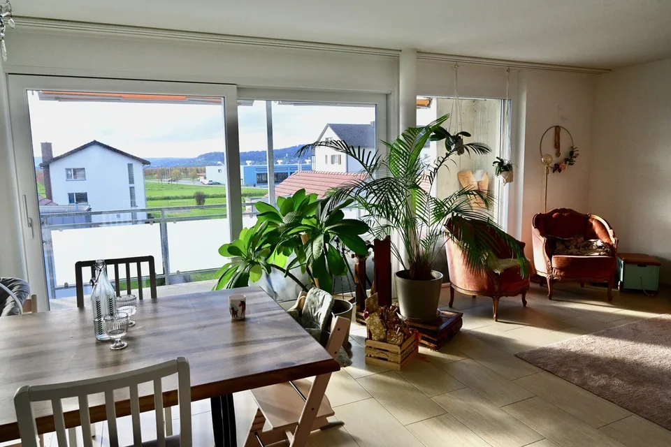 Top-4.5 Zimmerwohnung an sehr guter Lage in Rafz – photo 3 of 8