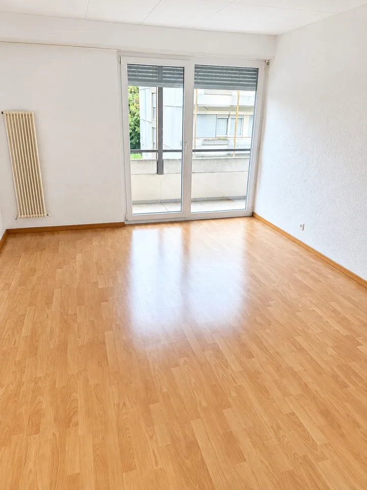 Zentrale Lage, geräumig und hell – Foto 3 von 5