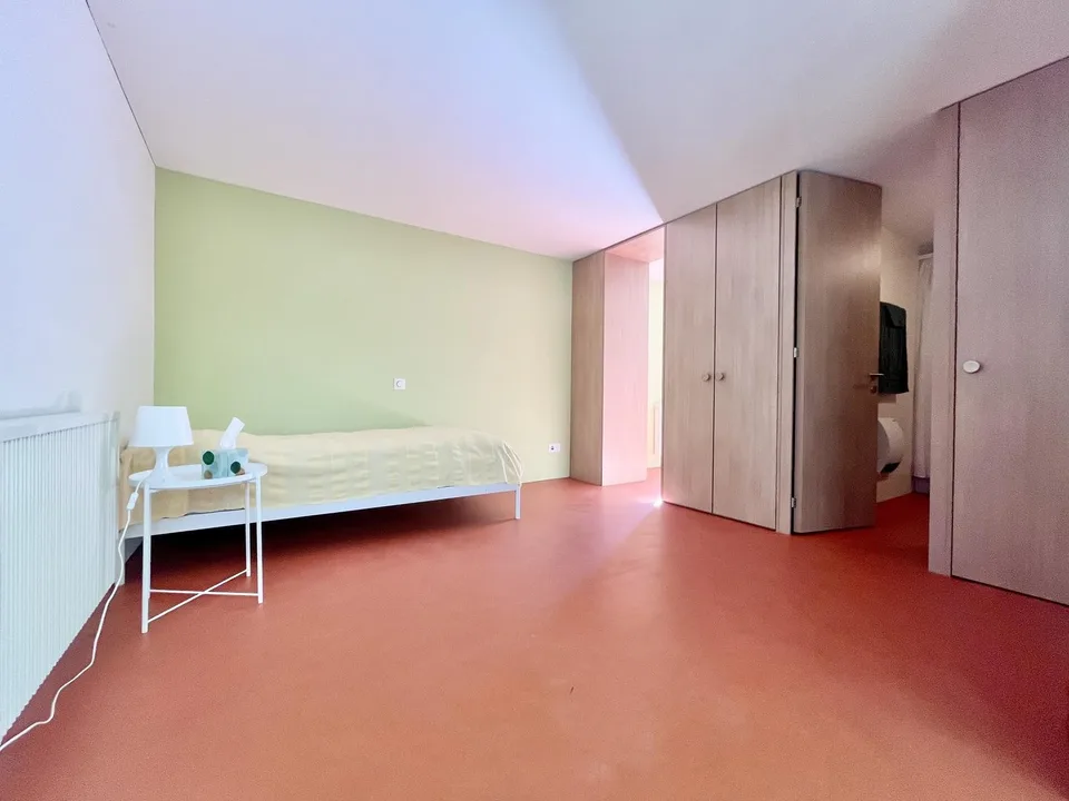 Furnished studio with private outdoor area – photo 2 of 5