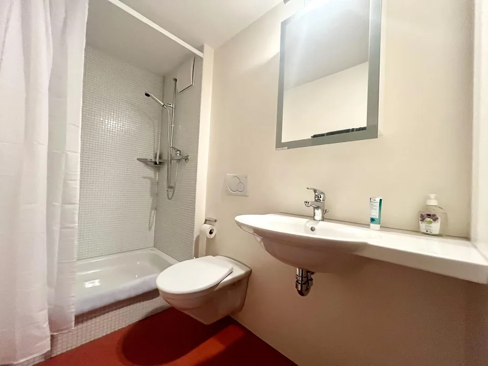 Furnished studio with private outdoor area – photo 4 of 5