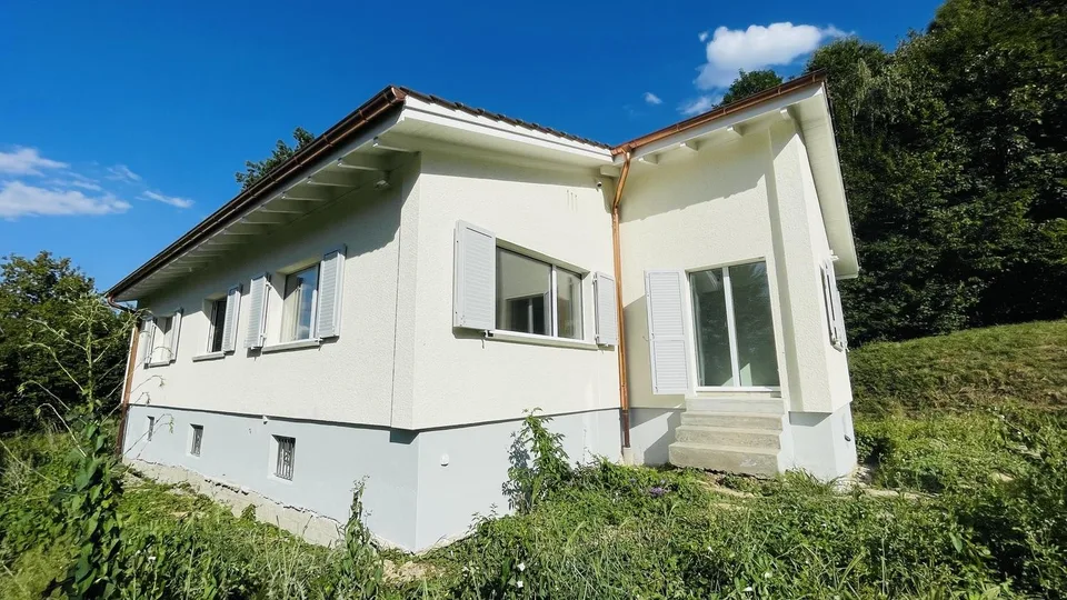 Frisch saniertes Haus mit grossem Garten am Waldrand – foto 2 di 13