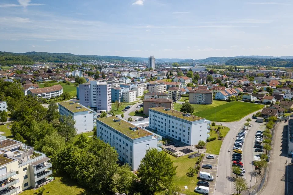 So lässt es sich wohnen! 82m2 Terrasse! – Foto 2 von 9