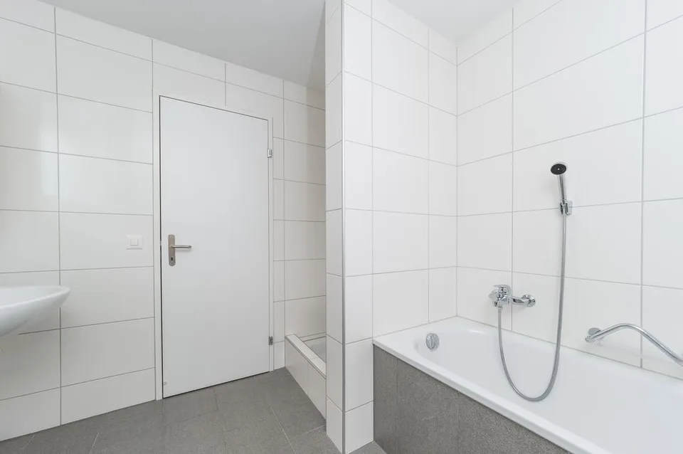So lässt es sich wohnen! 82m2 Terrasse! – Foto 8 von 9