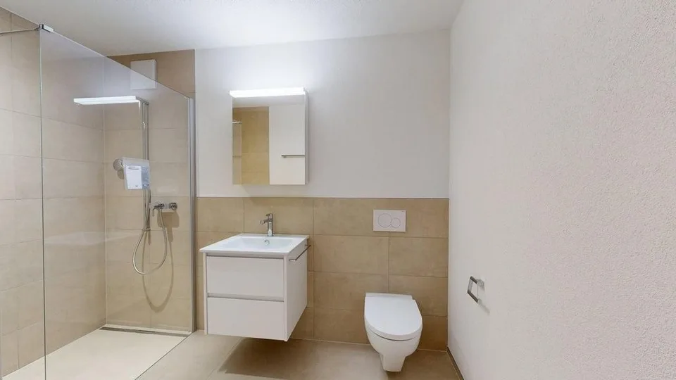 Modernes Wohnen im Neubau: 1.5-Zimmer-Wohnung mit Balkon im 3. OG – Foto 5 von 12