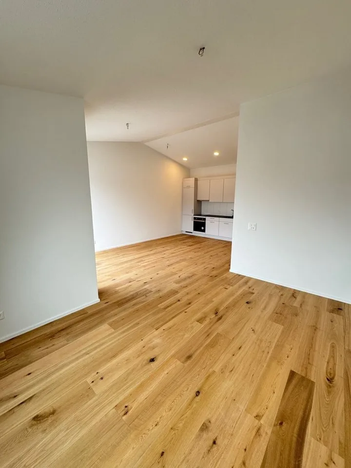 Modernes Wohnen im Neubau: 1.5-Zimmer-Wohnung mit Balkon im 3. OG – Foto 4 von 12